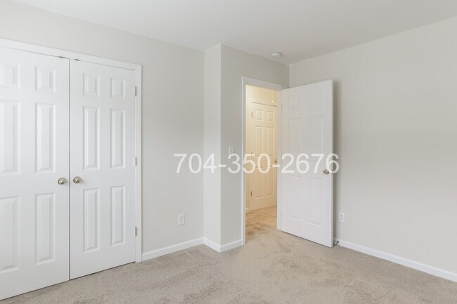 Building Photo - 1941 Pheasant Glen Rd