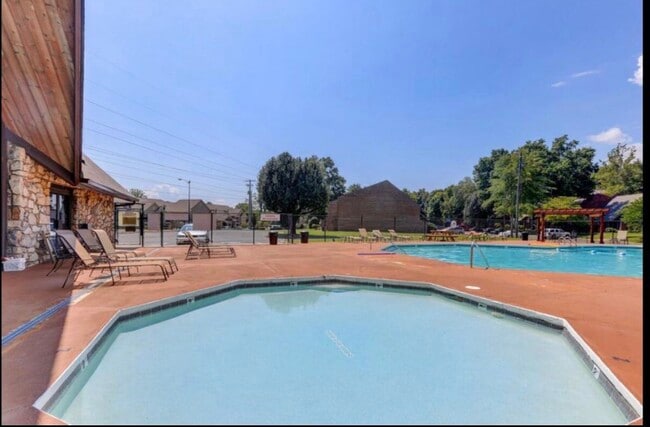 Building Photo - 8532 Madrid Ct