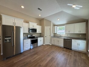 Building Photo - 147 Whitley Ave