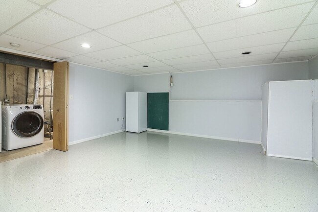 Building Photo - 812 W Appletree Ln