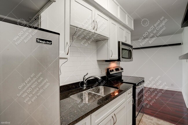 Building Photo - 1 br, 1 bath Condo - 2020 S. Congress Ave ...