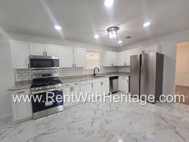 Building Photo - Gorgeous 3bd/ 2.5 bath Home in Popular Nat...