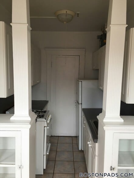 Building Photo - 121 Park Dr