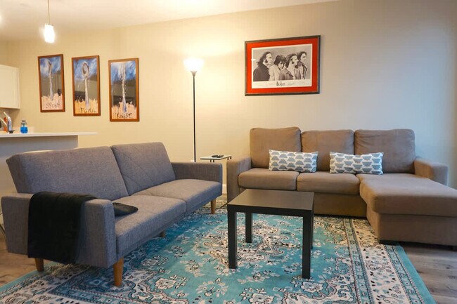 Building Photo - 140 Pearl St