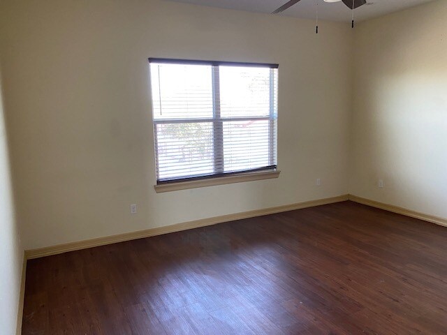 Building Photo - 3820 W Daffodil Ave