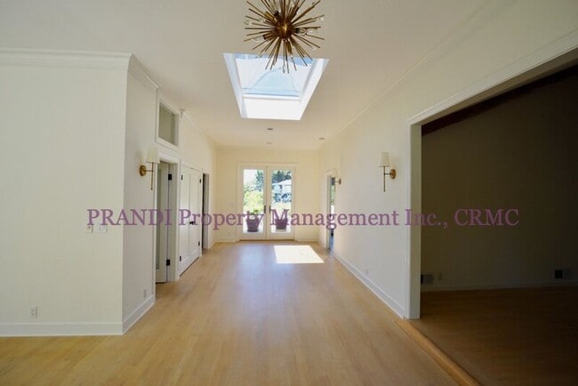 Building Photo - 3 Bartel Ct