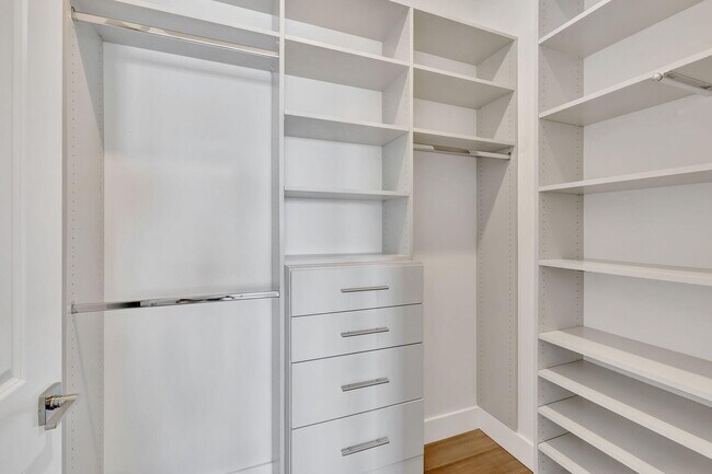 Building Photo - 8660 W Parkland Bay Trl