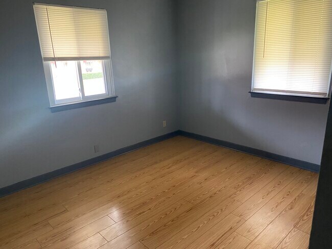 Building Photo - 308 Owens Ave