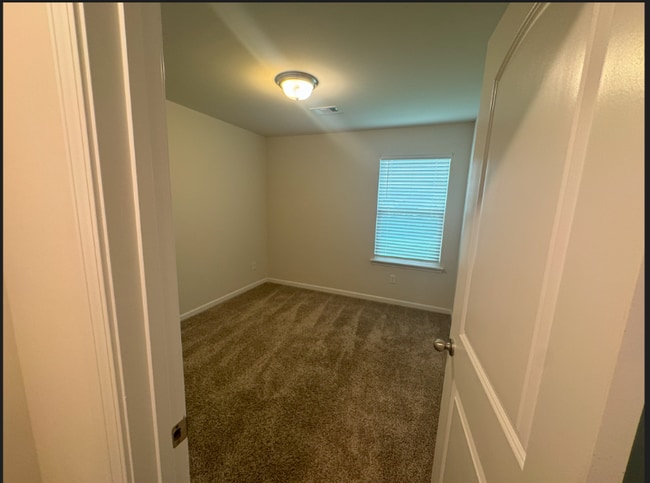 Building Photo - 16 Holland Ridge Cir