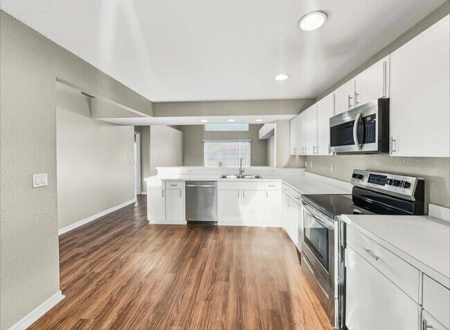 Building Photo - 6312 Tierra Vista Cir