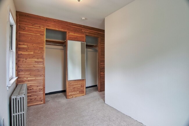 Building Photo - Spacious 4/5 Bedroom Home for Rent - Avail...