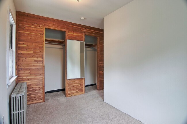 Building Photo - Spacious 4/5 Bedroom Home for Rent - Available Now!