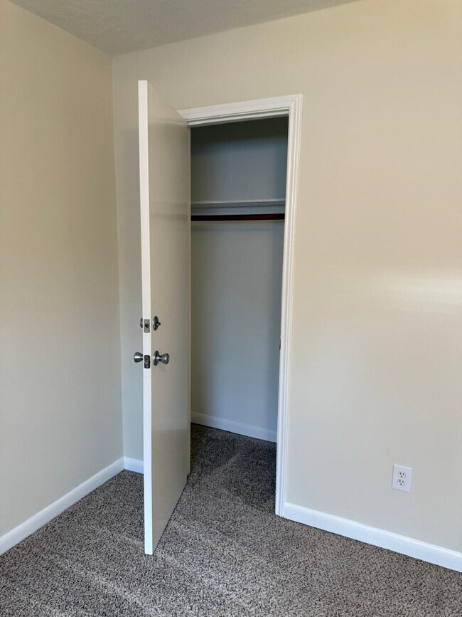 Building Photo - 6410 Del Monte Dr