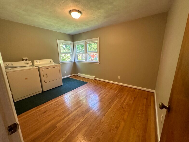 Building Photo - 311 Hartford Pl