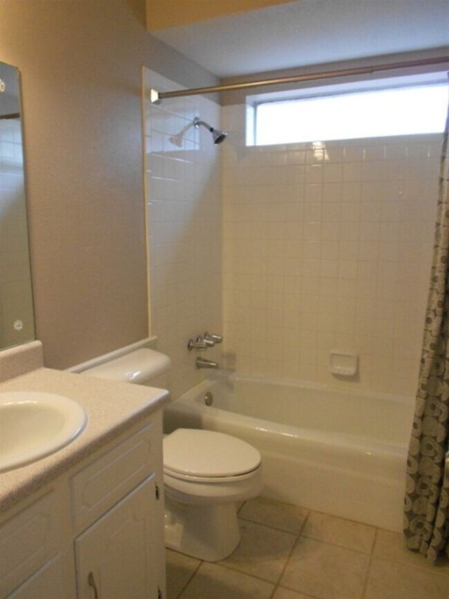 Building Photo - 305 NE 46th St