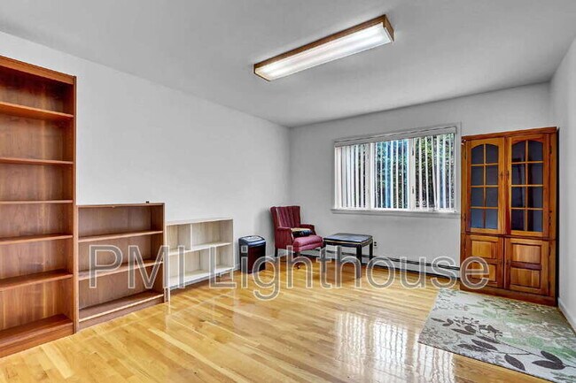 Building Photo - 2 Carlyle Dr