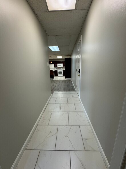 Building Photo - 464 3rd St