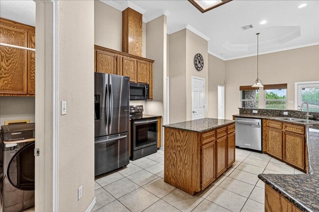 Building Photo - 6325 Oso Pkwy