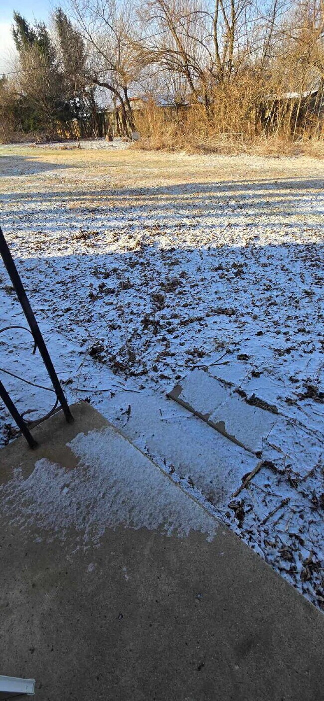 Building Photo - 570 US-52