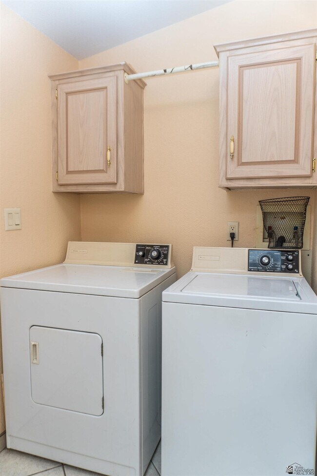 Building Photo - 10772 S Williams Ave