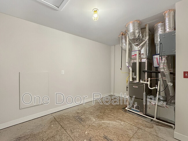 Building Photo - 105 Ironsmith Wy