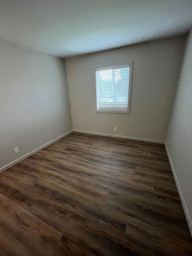 Building Photo - 1404 Toole Ave