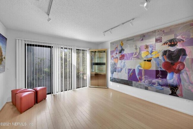 Building Photo - 2437 Burgundy Ct