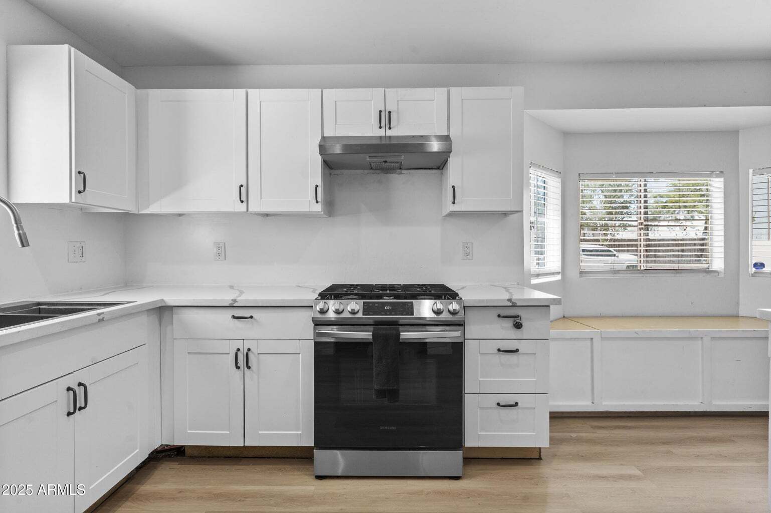 Building Photo - 1534 E Culver St