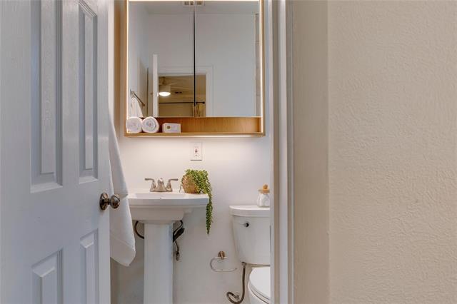 Building Photo - 716 S Rosemont Ave