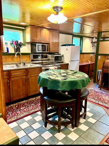 Building Photo - 739 S Alexander Ave