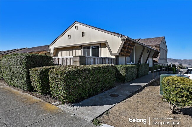 Building Photo - 3700 Athy Dr