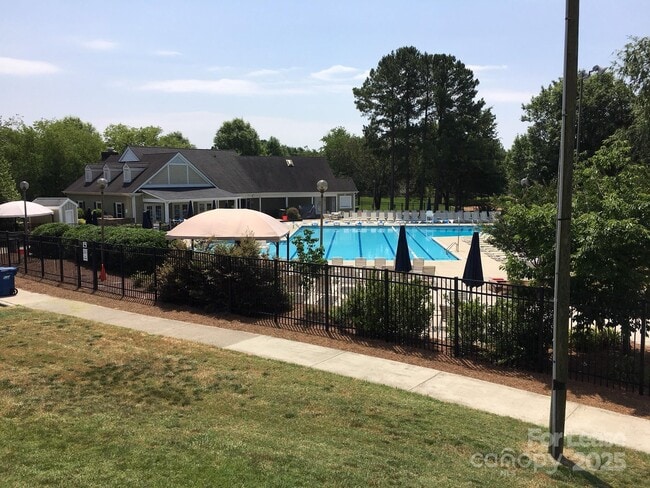 Building Photo - 9001 Warbler Ct