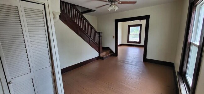 Building Photo - 2 Bedroom Apartment