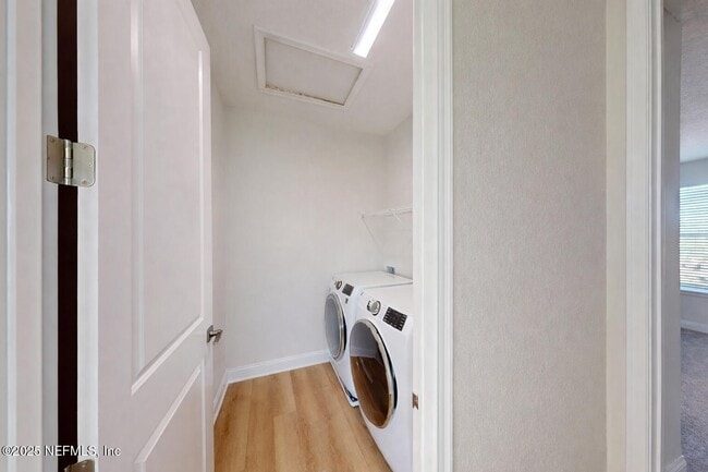 Building Photo - 19 Spinney Ln