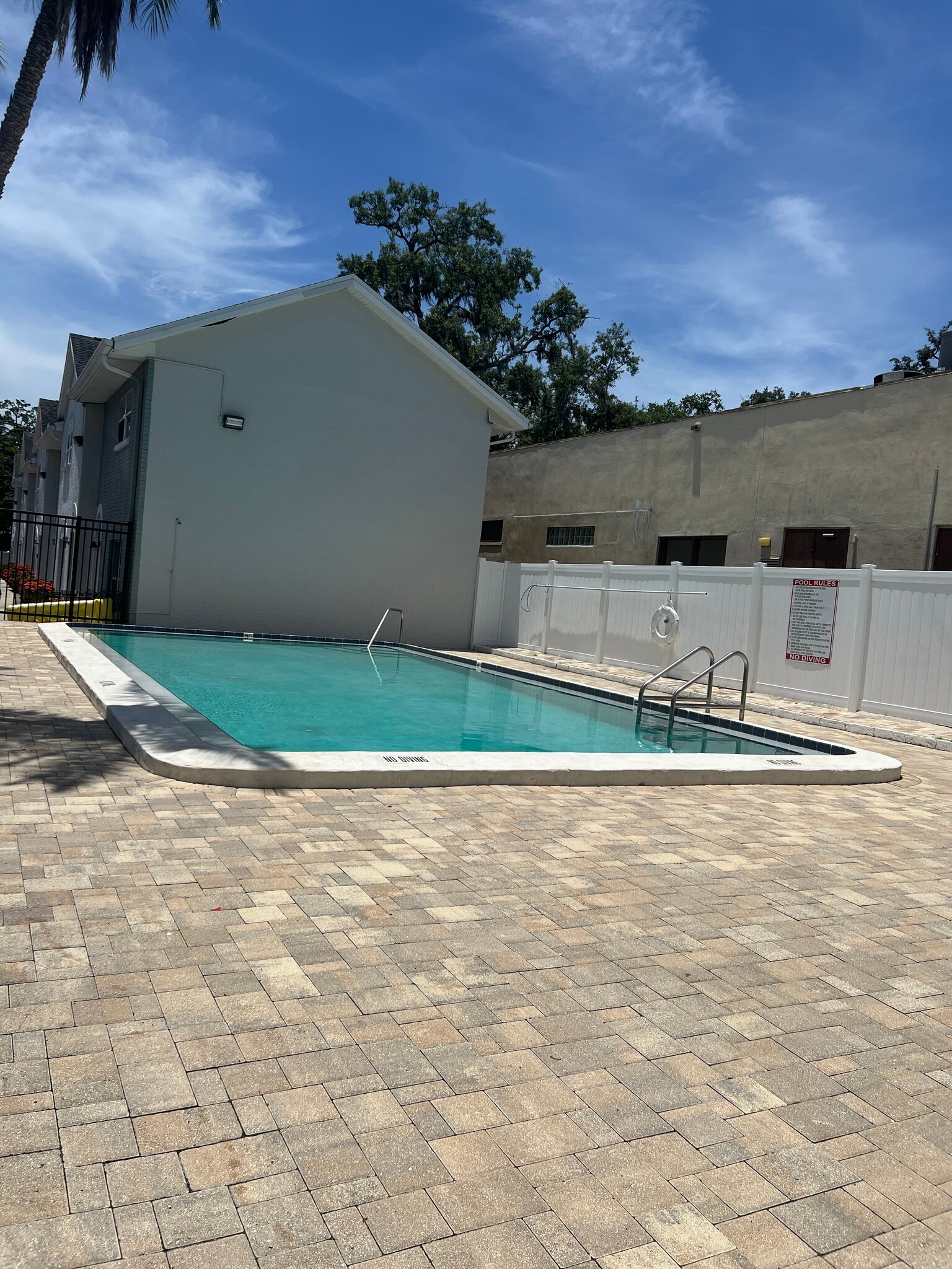 Building Photo - 5653 Townhouse Dr