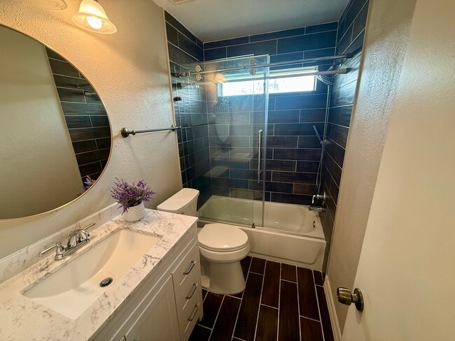 Building Photo - 9407 Pinole Ln