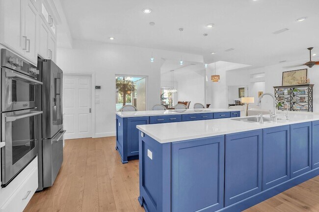 Building Photo - 8951 SE Marina Bay Dr