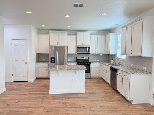 Building Photo - 10321 Forest Grove Dr