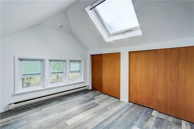 Building Photo - 45 Roseview Ave
