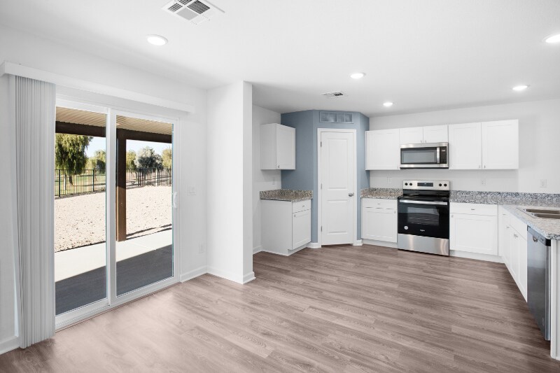 Building Photo - 5749 Club House Dr