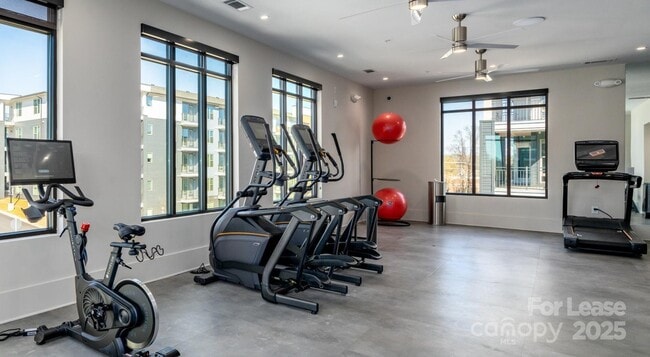 Building Photo - 305 Prine Pl