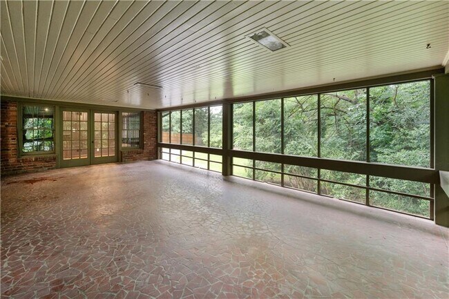 Building Photo - 3757 Peachtree Dunwoody Rd