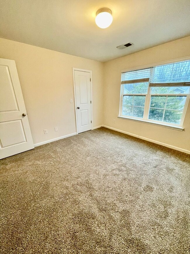 Building Photo - 244 Village Creek Way