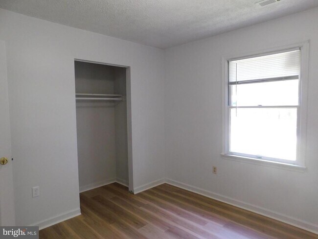 Building Photo - 100 Pinto Trail