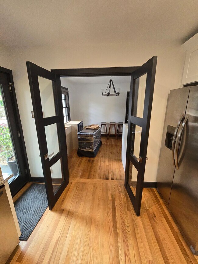 Building Photo - 2534 Forest Dr