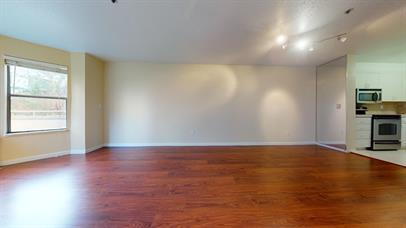 Building Photo - Beautiful 1 Bedroom 1 Bathroom in Pac Heig...