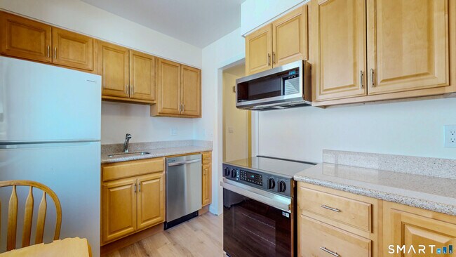 Building Photo - 825 Hope St