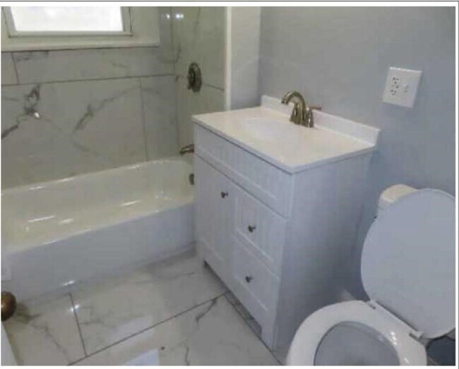 Building Photo - 27 Burtt St