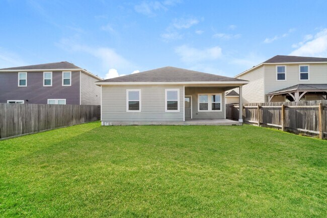 Building Photo - 141 Rubrum Rd