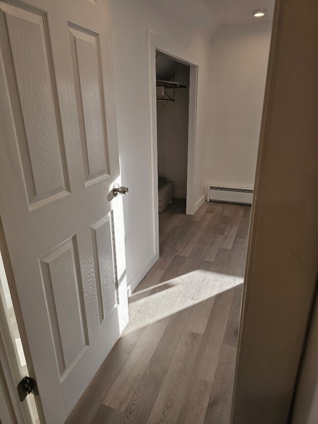 Building Photo - 210 Baldwin St